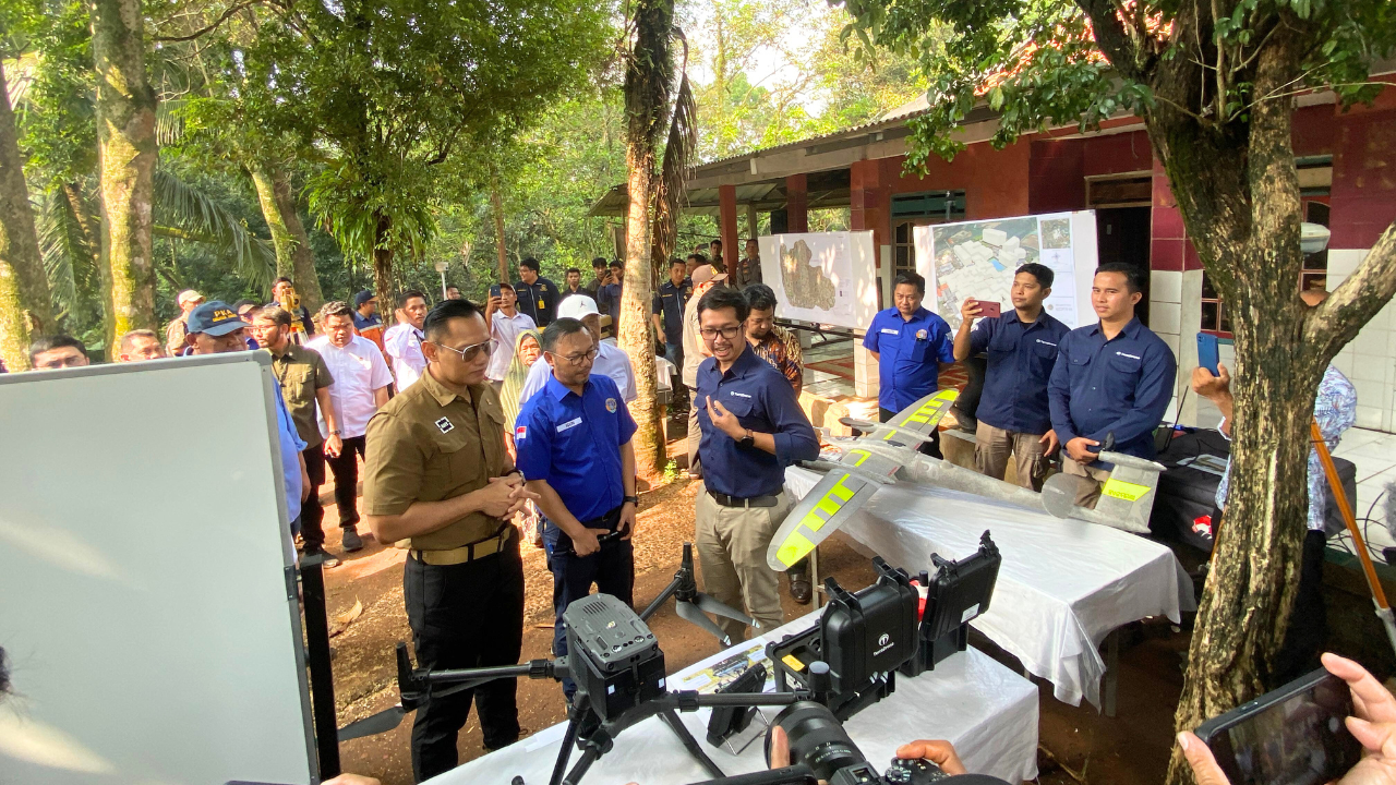 Terra Drone Indonesia Pamerkan Teknologi Drone kepada Menteri ATR/BPN dalam Program Gerakan Pemasangan Tanda Batas (GEMAPATAS) di Depok